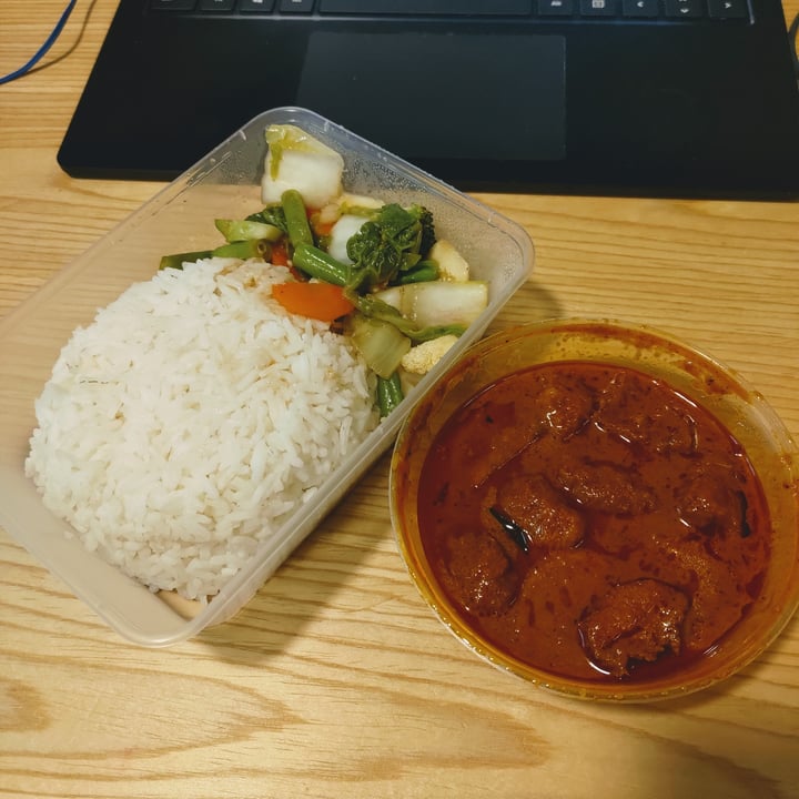 photo of Saiva Kitchens White Rice + Stir-fried Mixed Veggies + Veg Chicken Masala shared by @stevenneoh on  25 Dec 2022 - review