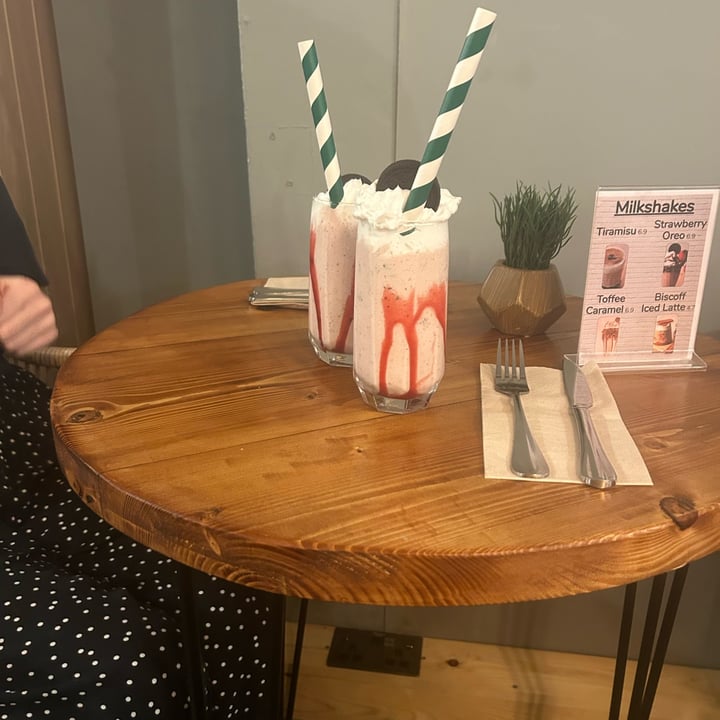 photo of Nomas Gastrobar (former Ethos Concept Store) Strawberry Oreo Milkshake shared by @kadiegray10 on  16 Jul 2023 - review