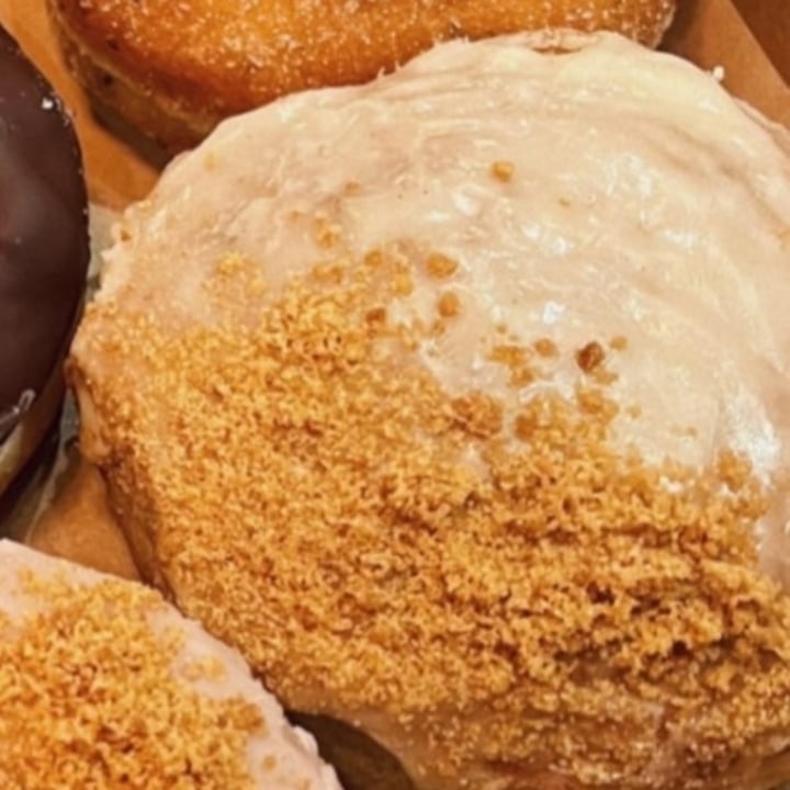 photo of Crosstown Marylebone - Vegan Doughnuts & Coffee Cinnamon Scroll shared by @teamaldous on  02 Jan 2023 - review