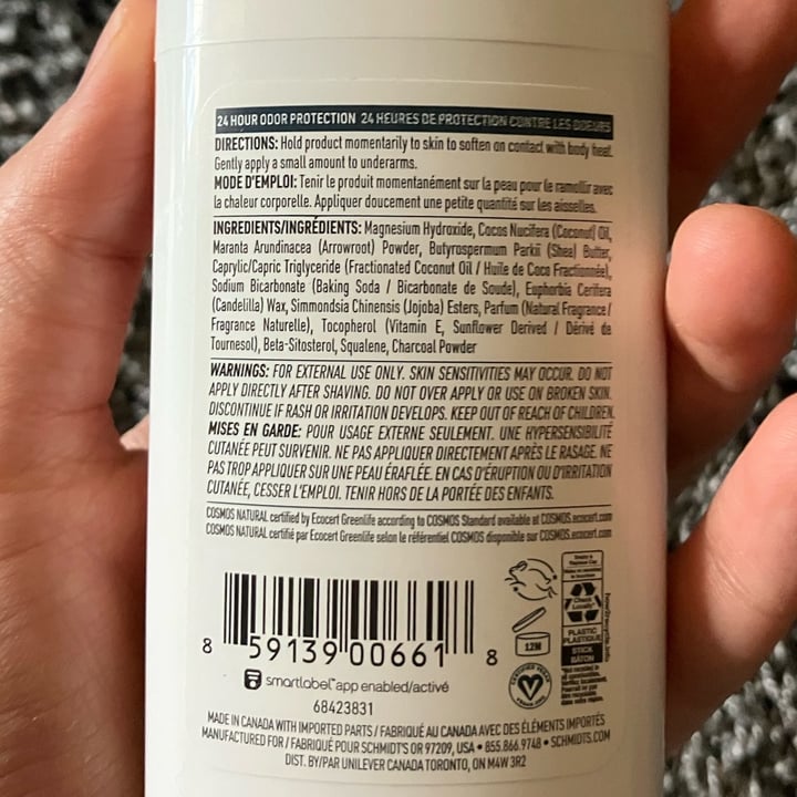 photo of Schmidt's charcoal & magnezium natural deodorant shared by @tamirizg on  23 Jun 2023 - review
