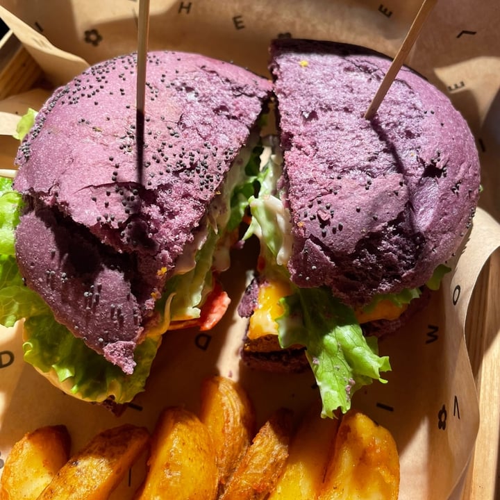 photo of Flower Burger Flower burger shared by @silviagiannotta on  11 Jan 2023 - review