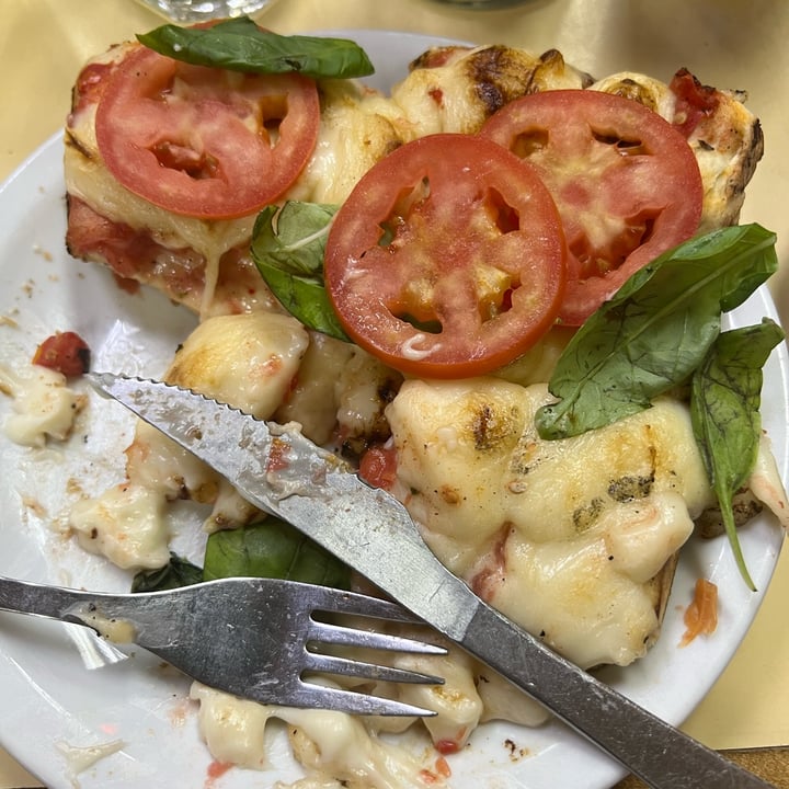 photo of Pizzería Güerrin Pizza Margarita vegana shared by @willemina on  21 Dec 2022 - review