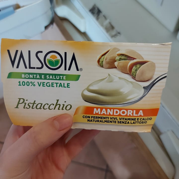 photo of Valsoia yogurt mandorla/pistacchio Valsoia Mandorla shared by @illyria on  08 Jun 2023 - review