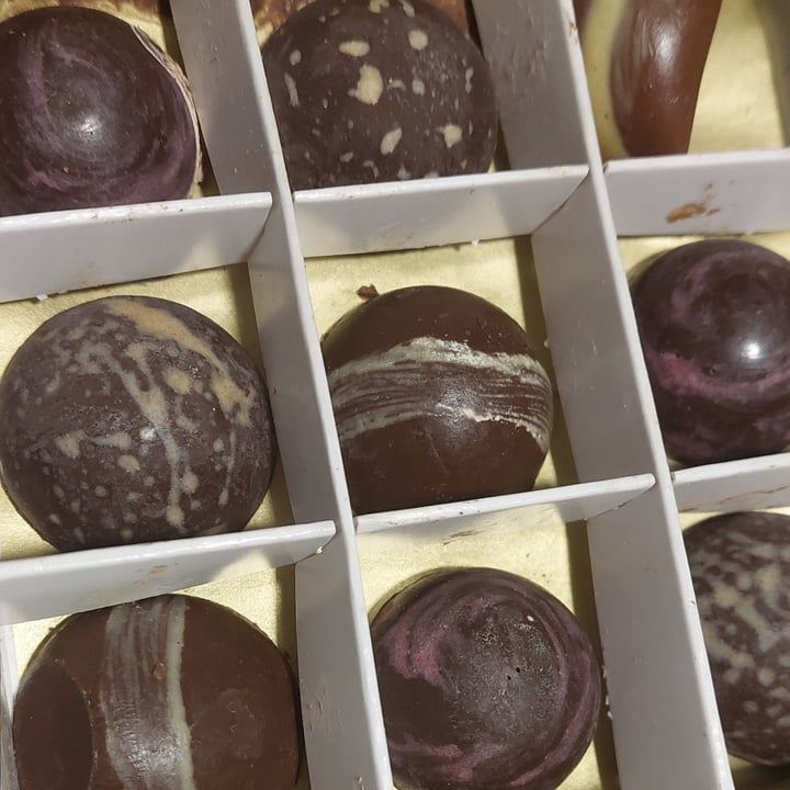 photo of Wellness Warehouse Luxury Chocolate Truffles Nut Selection shared by @xica4z on  07 Apr 2023 - review