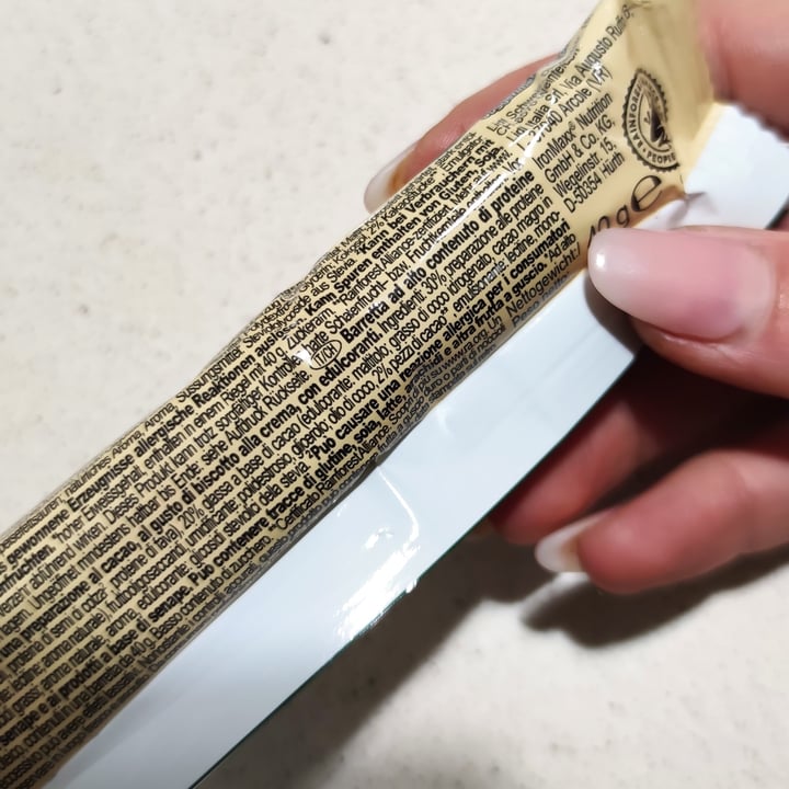 photo of Vegan Protein Bar  Protein Bar Gusto Biscotti E Crema shared by @angelarusso on  15 May 2023 - review