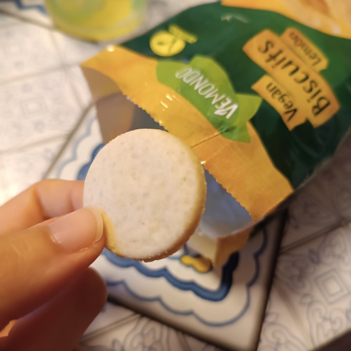 photo of Vemondo Vegan bio biscuits lemon shared by @mariacossu on  04 Aug 2023 - review