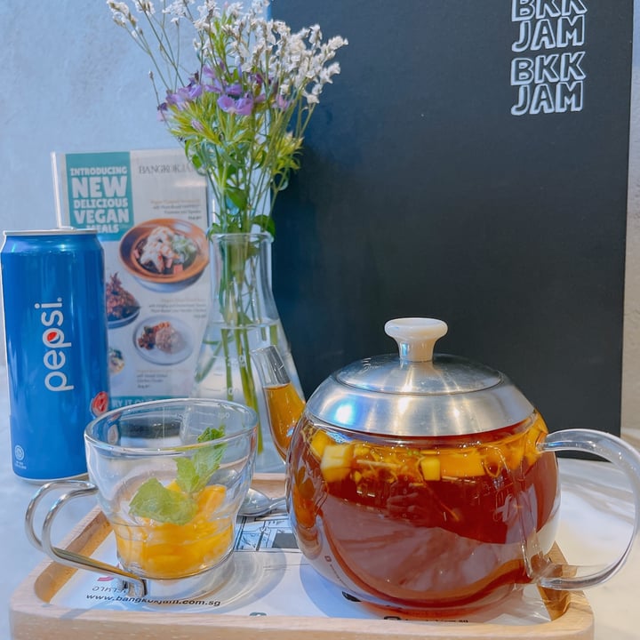 Bangkok Jam Great World City Singapore River, Singapore Mango