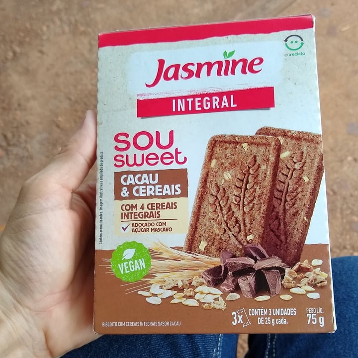photo of Jasmine Biscoito com cereais integrais sabor cacau shared by @ishwari on  08 Mar 2023 - review