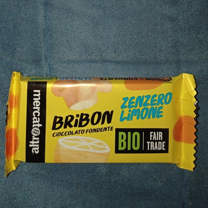 photo of altromercato Bribon cioccolato fondente zenzero limone shared by @piumy1983 on  28 Feb 2023 - review