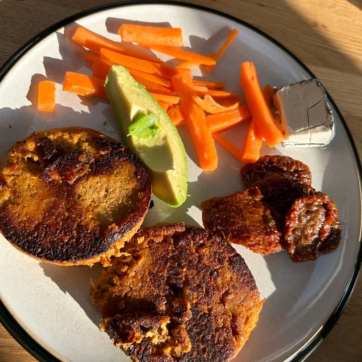 photo of Deliciously Ella Plants Temphe Burger shared by @veganarian-yogi on  05 Jun 2023 - review