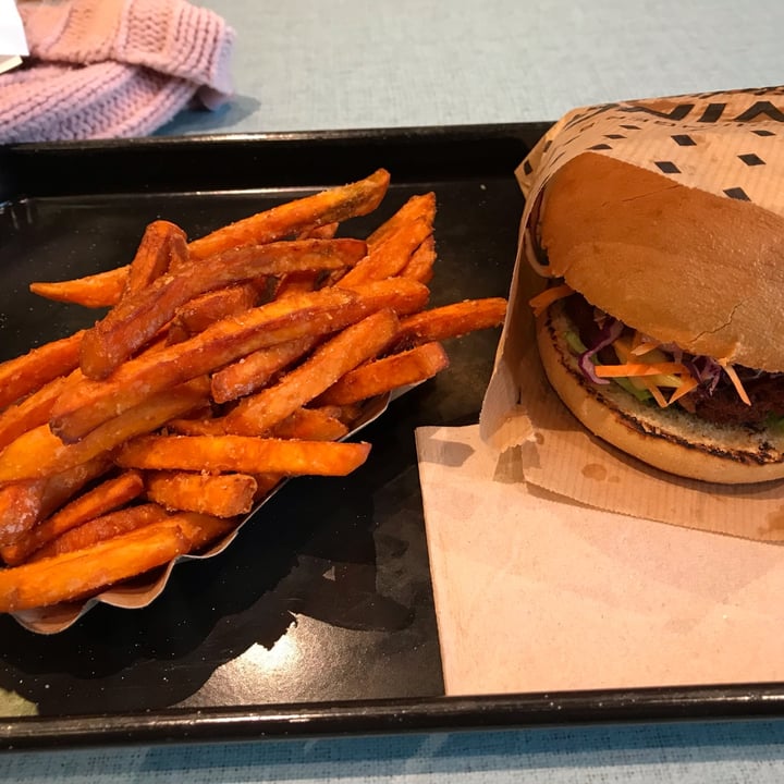 photo of Swing Kitchen Cheese Burger shared by @philovegan on  10 Mar 2023 - review