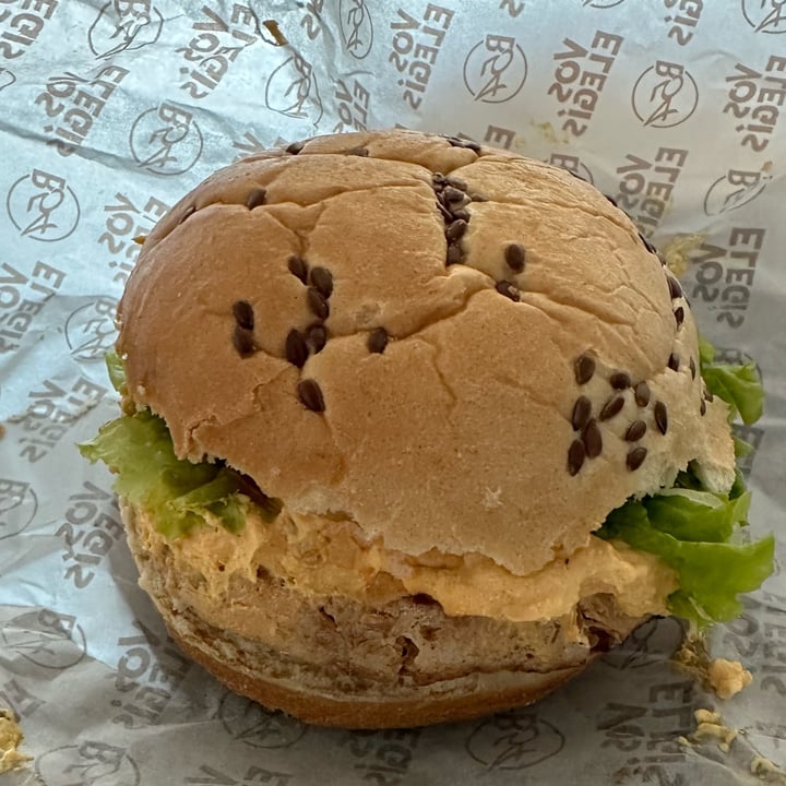 photo of Burger 54 Vegan Chicken Sandwich shared by @juliaarena on  11 Jun 2023 - review