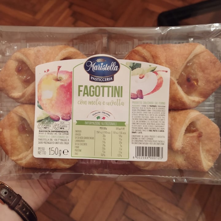 photo of Maristella Pasticceria Fagottini con mela e uvetta shared by @chiaracappellini on  07 Apr 2023 - review