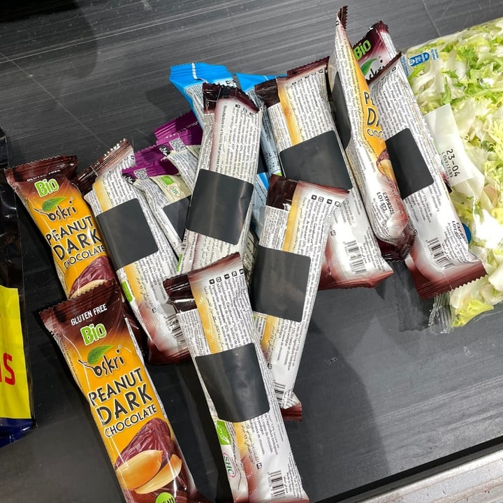 photo of Oskri Peanut Dark Chocolate (Barrita Cacahuete Y Caramelo) shared by @vigoveryvegan on  28 May 2023 - review
