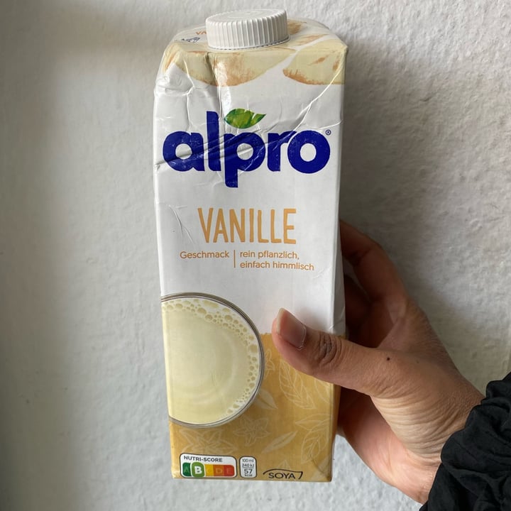photo of Alpro Soy Vanilla Milk shared by @stefveg97 on  25 Feb 2023 - review