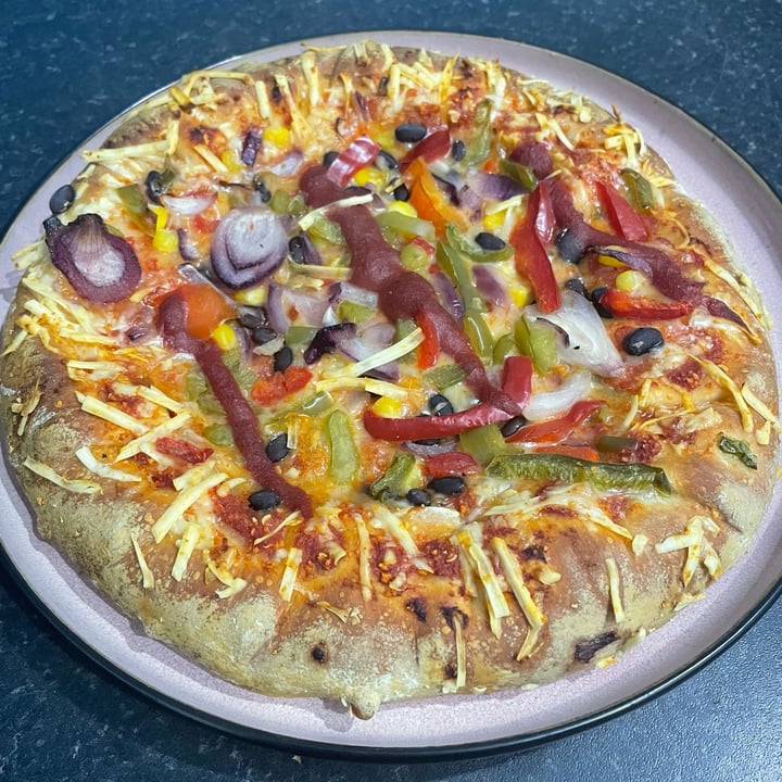 photo of Plant Menu Tomato Stuffed Crust Vegetable Salsa Pizza shared by @olivejuice on  22 Jan 2023 - review