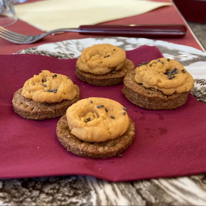 photo of Antica Casa Rava Biscottini Salati con Hummus shared by @franocciola on  30 Apr 2023 - review