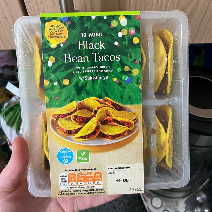 photo of Sainsbury's 10 Mini Black Bean Tacos shared by @ameriamber on  20 Dec 2022 - review