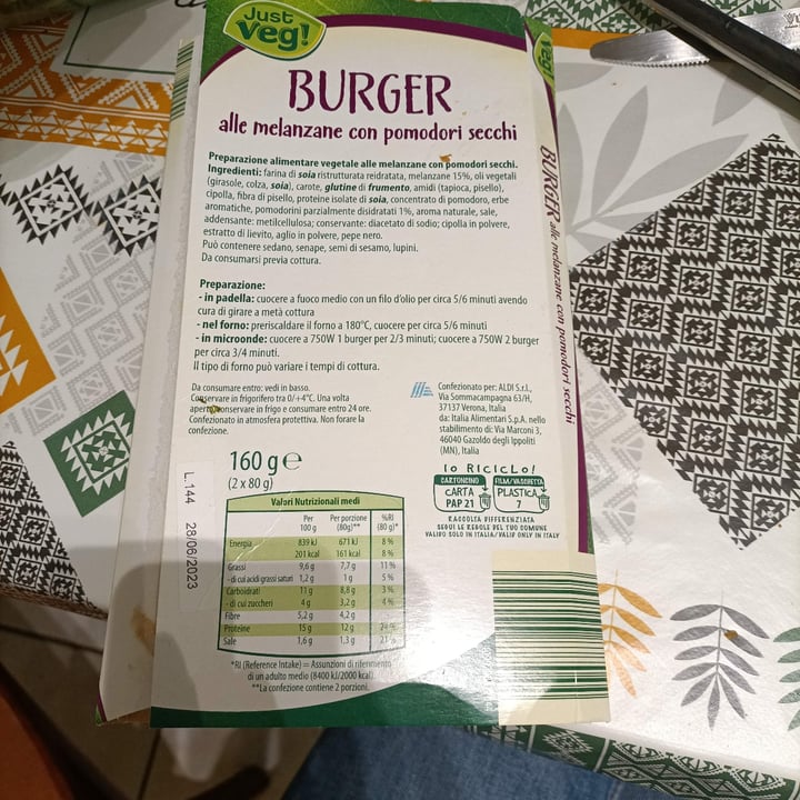 photo of Just Veg! (ALDI Italy) Burger alle melanzane con pomodori secchi shared by @carlamarotta on  07 Jun 2023 - review