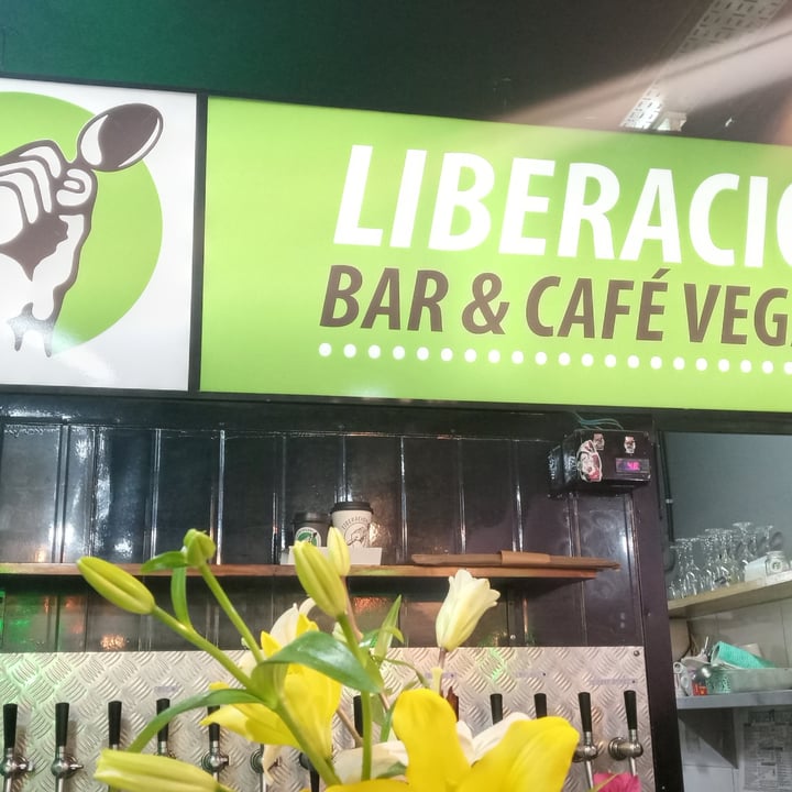 photo of Liberación Cocina Vegana cafe con leche shared by @andreaflow on  11 Aug 2023 - review