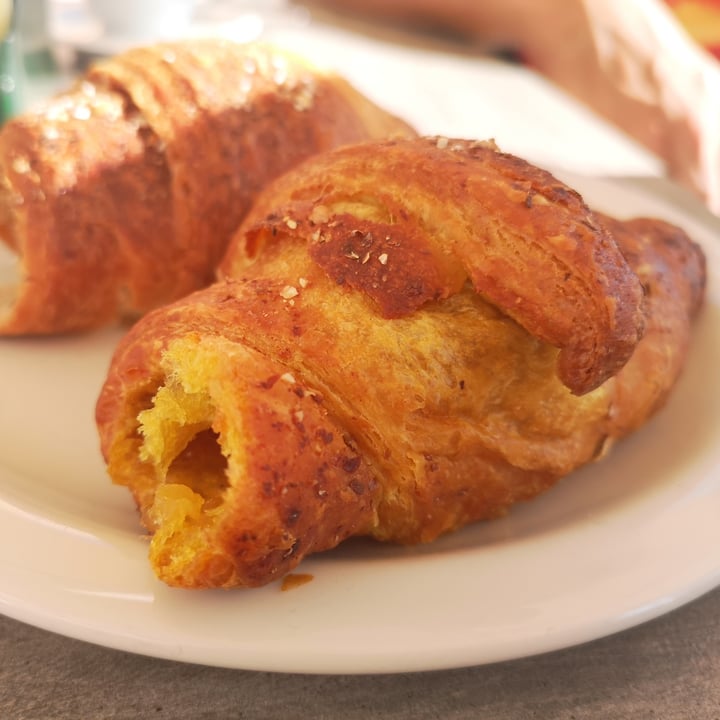 photo of BAR "LA LATTERIA " DA LUCA E LEDA Brioche Pompelmo E Curcuma shared by @rachele82 on  14 Jul 2023 - review