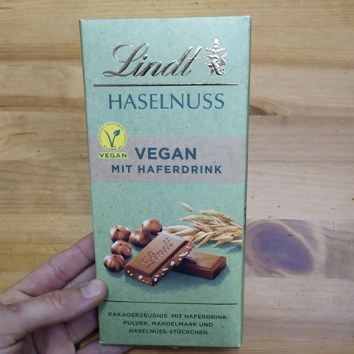 photo of Lindt Classic Vegan Mit Haferdrink shared by @cri7 on  14 Jan 2023 - review