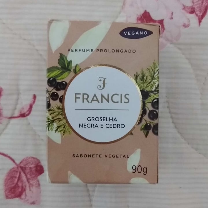 photo of Francis Sabonete de Groselha  Negra e Cedro shared by @samanthabvianna on  25 Jun 2023 - review