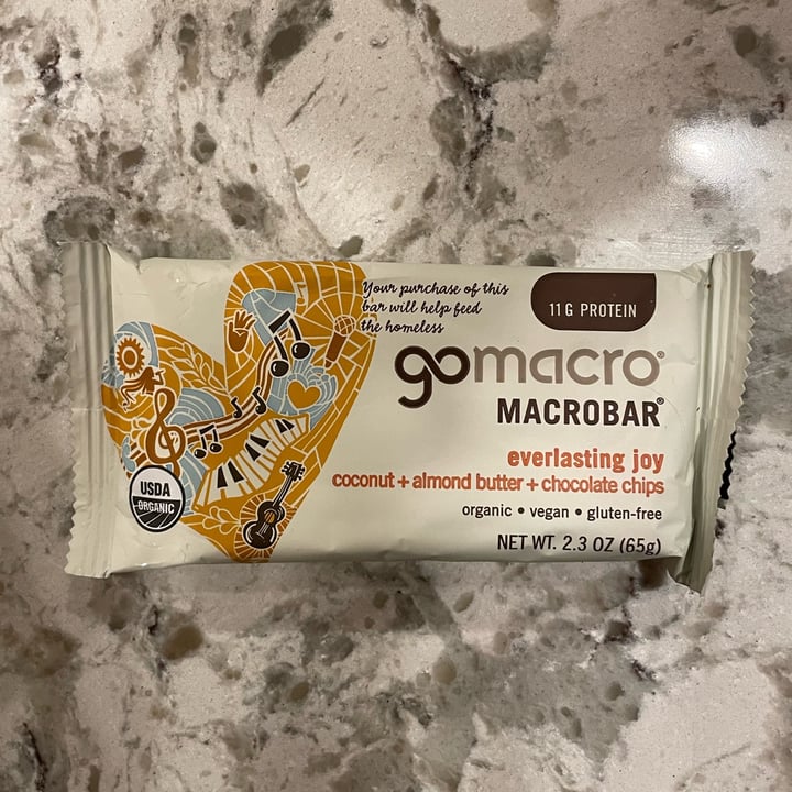 photo of GoMacro Everlasting Joy - Coconut + almond butter + chocolate chip bar shared by @claudiad on  24 Dec 2022 - review