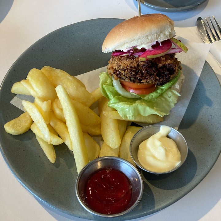 photo of Woolies Food cafe Cauli burger shared by @shanwels on  22 Jan 2023 - review