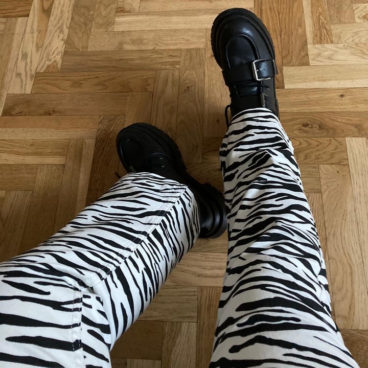 photo of Bershka pantalone zebrato shared by @fabriziamoschetti on  07 May 2023 - review