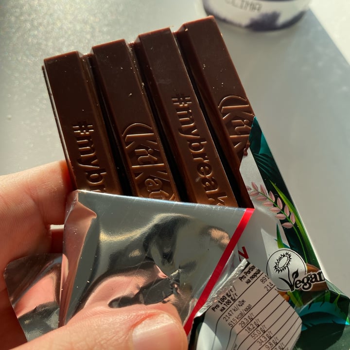 photo of Nestlé Kitkat Vegan shared by @pippoarde97 on  25 Feb 2023 - review