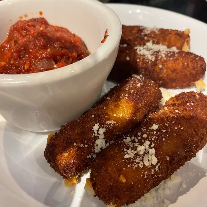 photo of Champs Diner Mozzarella Sticks shared by @clarendiee on  22 Dec 2022 - review