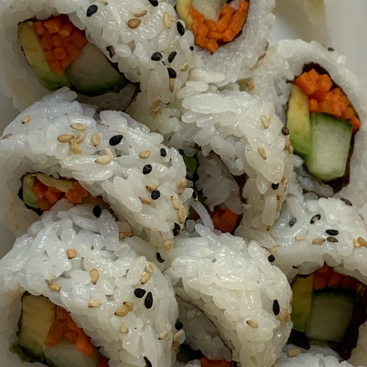 photo of Bento Vegetable California Roll shared by @zoinho on  31 Jul 2023 - review