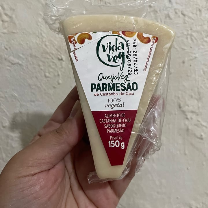 photo of Vida Veg queijo de castanha de caju sabor parmesão shared by @lorenasamcastro on  21 May 2023 - review