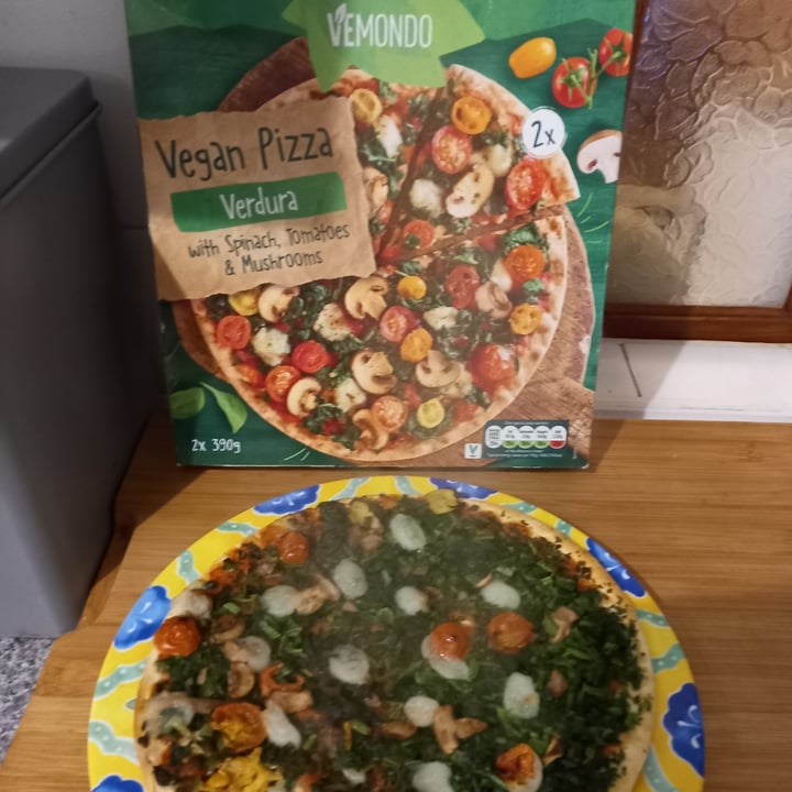 photo of Vemondo Vegan Pizza Verdura with Spinach, Tomatoes & Mushrooms shared by @meatismadeinhell on  08 Jan 2023 - review