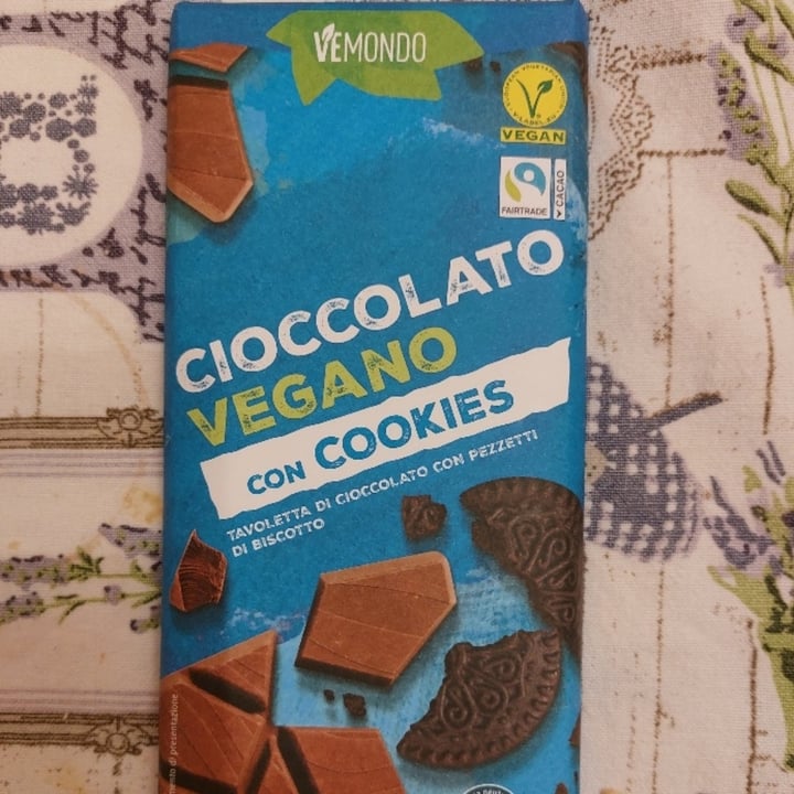 photo of Vemondo Cioccolato vegano con cookies shared by @mandybell on  12 Jan 2023 - review