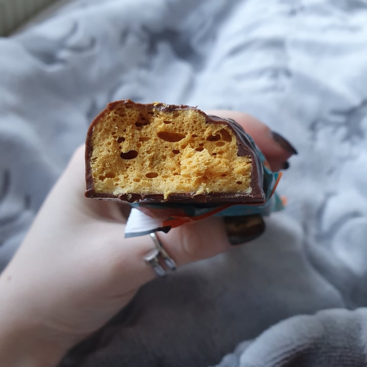 photo of Buttermilk Honeycomb Blast Choccy Bar shared by @laurenmitchell on  13 Jun 2023 - review