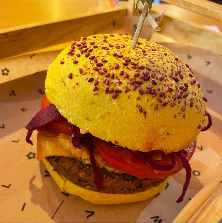 photo of Flower Burger Barrow Burger shared by @hwayoung on  23 Apr 2023 - review