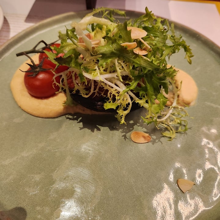 photo of Cultivate Cafe Whole roasted Portobello Mushroom with Sun-Dried Tomatoes, Onion, Sumac Spice served with Butterbean Mash shared by @vikasismyhero on  23 Apr 2023 - review