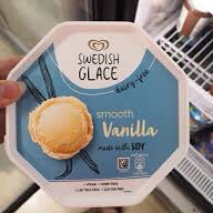 photo of Swedish Glace Smooth Vanilla ice cream tub shared by @gabbaker22 on  12 Jan 2023 - review