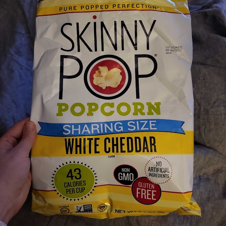 photo of Skinny Pop Skinny Pop White Cheddar Popcorn shared by @flatearthvegan on  05 Feb 2023 - review