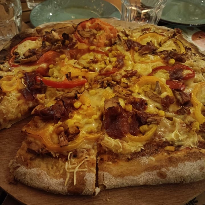 photo of Rubik's Vegan Pizza Barbeque shared by @mariaandr on  23 Dec 2022 - review
