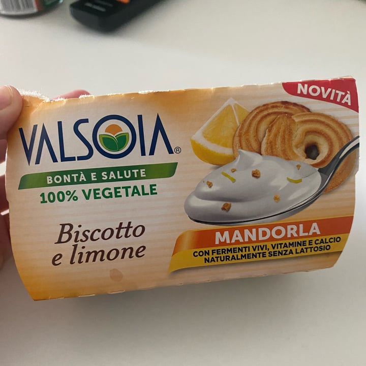 photo of Valsoia yogurt biscotto e limone shared by @giuliabolzoni on  14 Aug 2023 - review