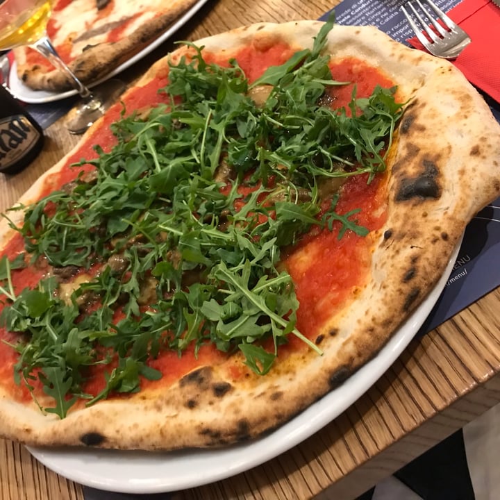 photo of Pizzeria M. Condurro - Antica pizza forcella dal 1937 piazza rossa con funghi porcini e rucola shared by @vervain2903 on  27 Apr 2023 - review