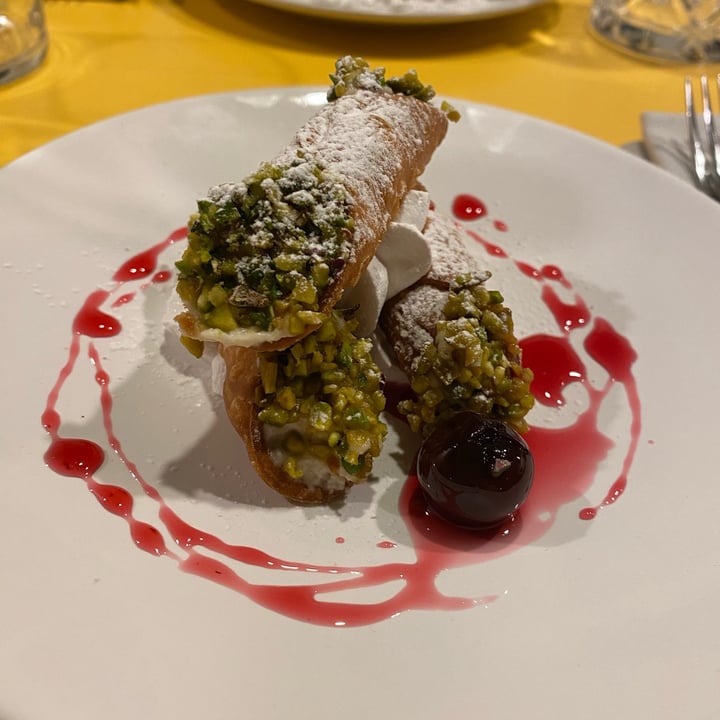 photo of Interno TRE Cannoli siciliani shared by @elisadm on  18 Mar 2023 - review