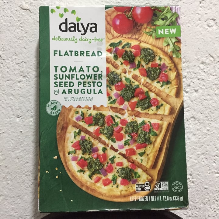 photo of Daiya Flatbread tomato, sunflower seed pesto & arugula shared by @zullybee on  21 Dec 2022 - review