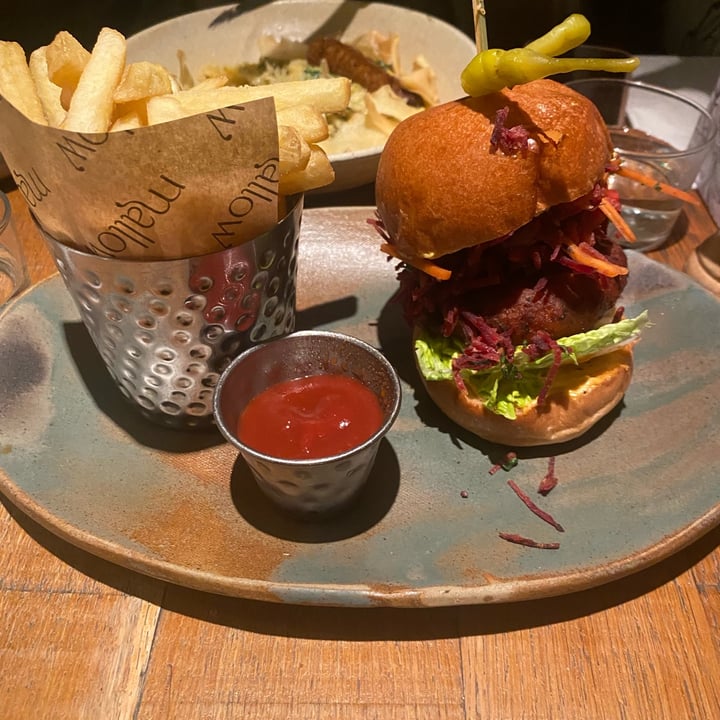 photo of mallow Levant Cannellini Apricot Burger With Beetroot Tzatziki And Rose Harissa shared by @lucafero on  15 Mar 2023 - review