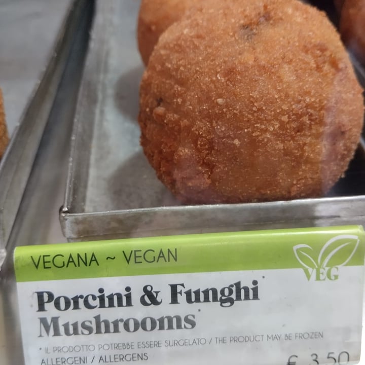 photo of Ke Palle Arancina funghi e porcini shared by @coloratantonella on  05 Mar 2023 - review