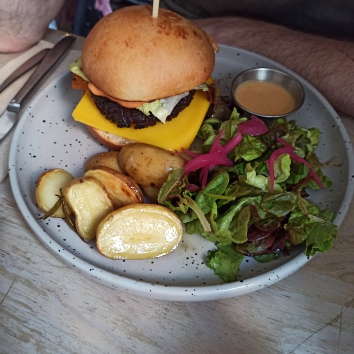 photo of Aujourd'hui Demain Cheesy Chiky Burger shared by @sorinaparis on  04 Jun 2023 - review