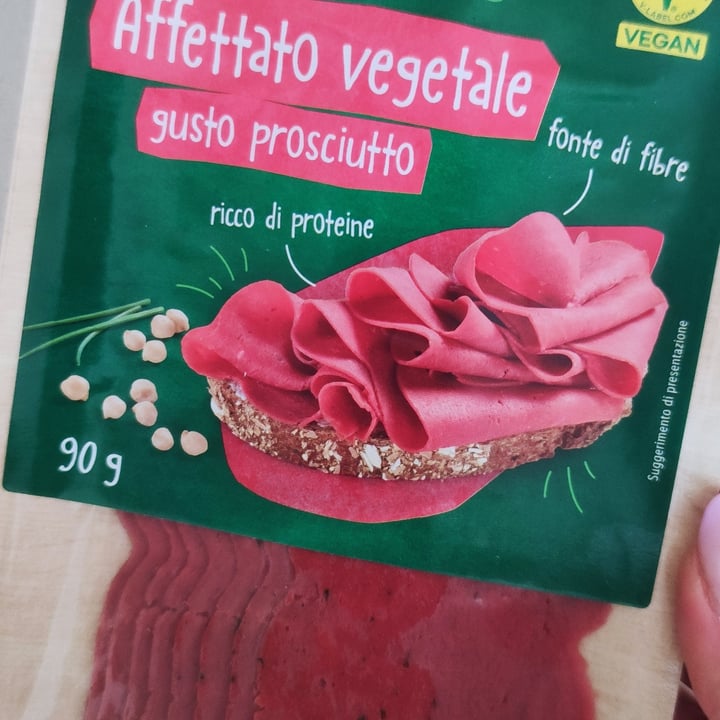 photo of Vemondo affettato vegetale gusto prosciutto shared by @angelarusso on  03 Aug 2023 - review